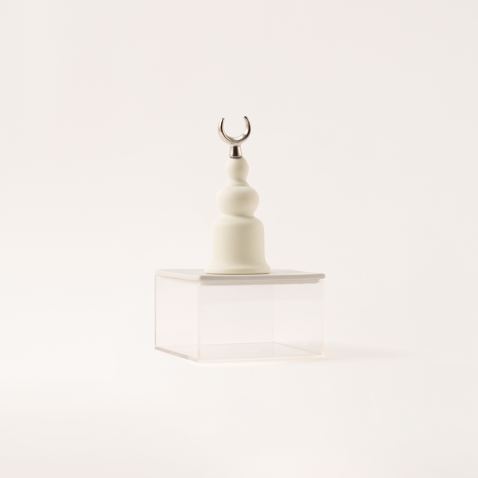 La Mesa white acrylic decorative box with silver crecent 12*12*23.3