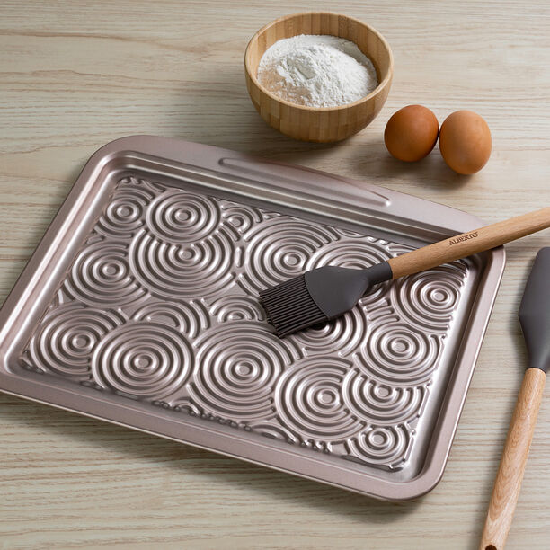 صينية خبز الكوكيز بسطح غير لاصق لون ذهبي من البرتو  image number 16