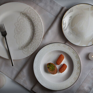 La Mesa Calligraphy Pearl Effect  18 Pieces Dinner Set