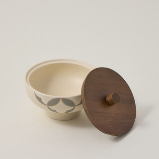 Dallaty off white porcelain date bowl with lid 14.3*14.3*10.2 cm