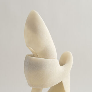 Homez resin sculpture 19.5*12.5*48.5cm, offwhite