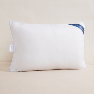 مخدة مايكروفايبر فائقة النعومة باللون الأبيض من بوتيك بلانش