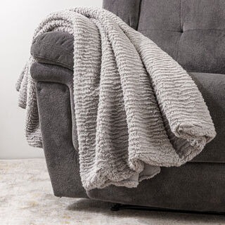 Textured embossed sherpa fur throw 130*170cm