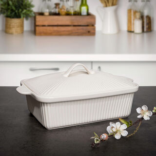 RECT. CASSEROLE WITH CERAMIC LID