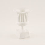Sauve Planter Resin White 15.8x15.8x23.4cm image number 0
