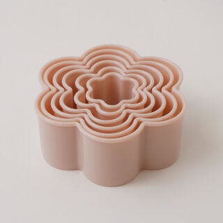 Alberto cookie cutter set 6pcs flower shaped, cream