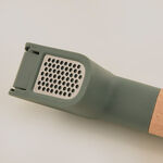 بنتولا أداة هرس الثوم بمقبض خشبي، أخضر 18*3.8*6.4سم image number 2