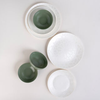 La Mesa multi color porcelain 18 pc dinner set