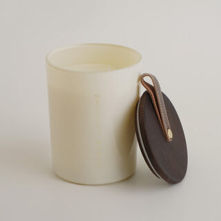 Homez tuscan leather scented candle in jar 470g