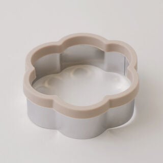 Alberto 4pcs stainless steel cookie cutter set, cream