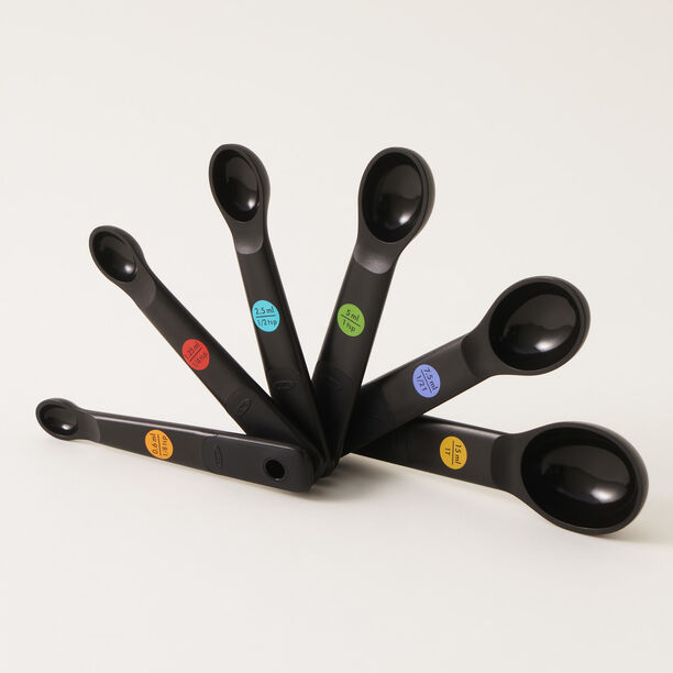 OXO 7pcs plastic measuring cups, black 5.98"* 0.98"* 1.49" image number 0