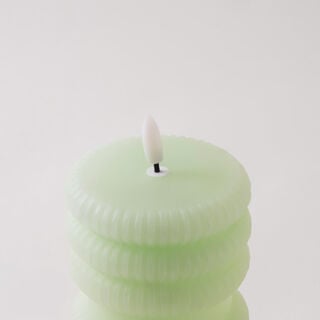 شمعة عمودية من هومز بنمط منقوش 8*12سم، أخضر