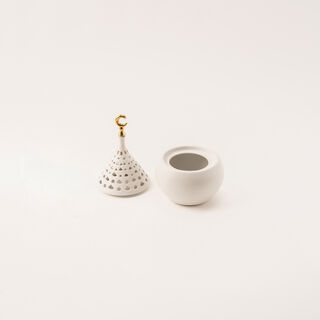 Homez ceramic white candle holder 14.8*14.8*25.5 cm