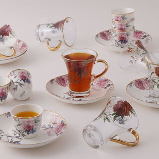 دلتي طقم شاي وقهوة عربية 18 قطعة من الاكريليك بنقشة زهور