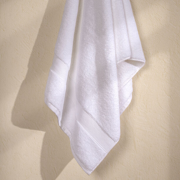 Boutique Blanche white ultra soft cotton bathroom towl 70*140 cm image number 5
