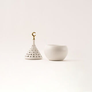 Homez ceramic white candle holder 14.8*14.8*25.5 cm