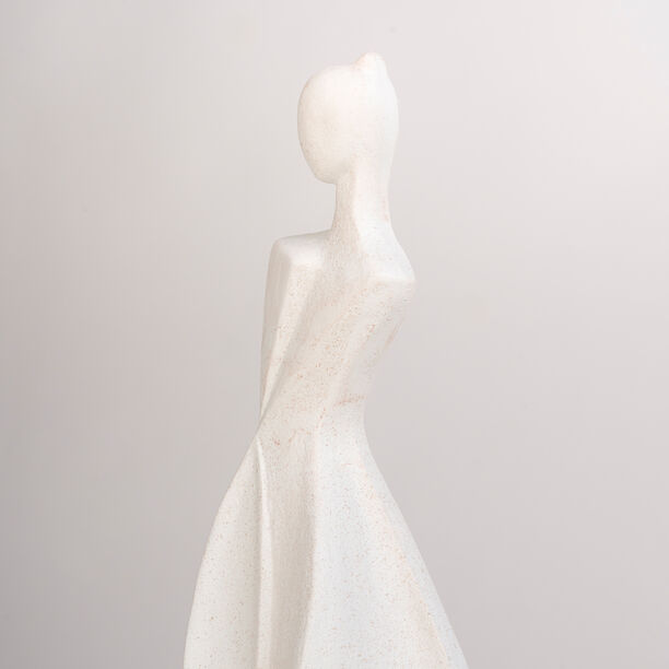 Homez off white resin woman sculpture 11.6*9.2*31.5 cm image number 3