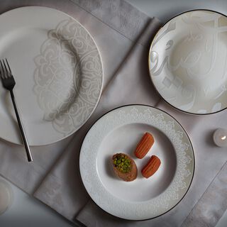 La Mesa Calligraphy Pearl Effect  18 Pieces Dinner Set