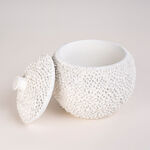 Homez off white resin decorative box 26*26*25 cm image number 2