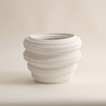 Homez off white resin vase 25.6*25.6*20.5 cm image number 0