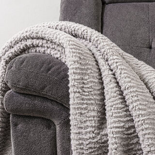 Textured embossed sherpa fur throw 130*170cm