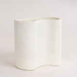 Homez off white resin plant pot 26.7*19*23.8 cm image number 1