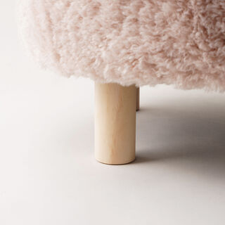 Homez fur chair with wooden legs, pink