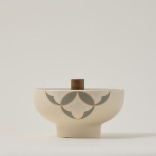 Dallaty off white porcelain date bowl with lid 14.3*14.3*10.2 cm