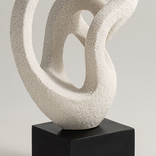 Homez resin sculpture 24.8*16.3*42.5cm, offwhite