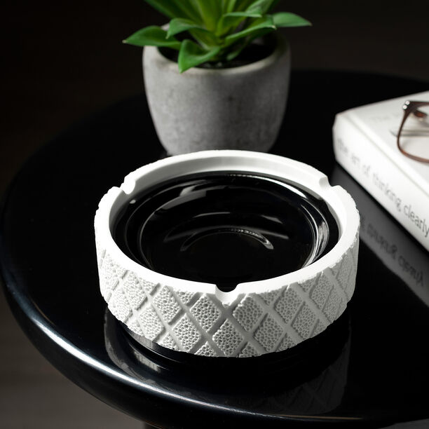 Ashtray White Ceramic With Black Base image number 0