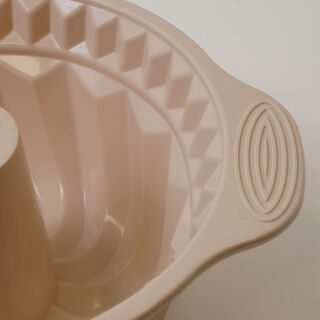 Alberto silicone bundform cake mould 28.5*24*10.5cm, cream