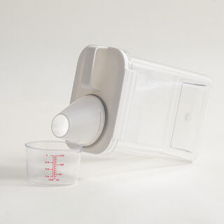 Pentola plastic grains dispenser with spout and cup 1.8L