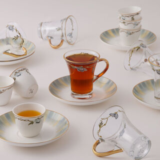 دلتي طقم شاي وقهوة عربية 18 قطعة من الاكريليك