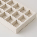 هومز منظم مجوهرات بيج مخمل 18 تقسيمات 21*12.5*2.6سم image number 1