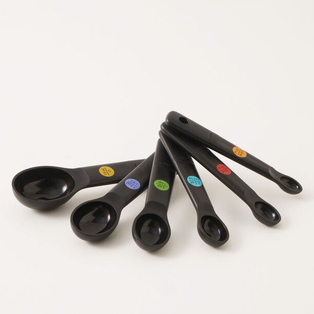 OXO 7pcs plastic measuring cups, black 5.98"* 0.98"* 1.49" image number 1