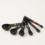 OXO 7pcs plastic measuring cups, black 5.98"* 0.98"* 1.49" image number 1