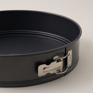 Betty Crocker non stick cake mold 30cm, grey