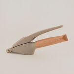 Pentola garlic press with beech handle, grey 17.1*4.6*5.3cm image number 0