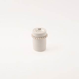 Selah collection off white ceramic oud burner 13*13*17 cm