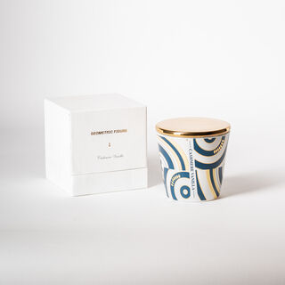 Cashmere vanilla scented candle in a jar 160g