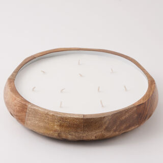 Homez oud and musk scented candle in medium wooden tray