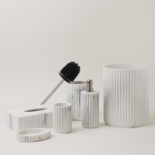 Homez polyresin lotion dispenser, white 7.6*4.5*20cm