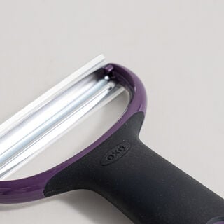 OXO stainless steel vegatable peeler 8*4.5*0.85cm, purple