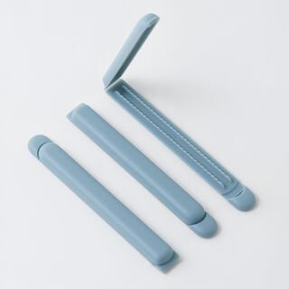 Alberto set of 9 bag clips blue large & small sizes, blue