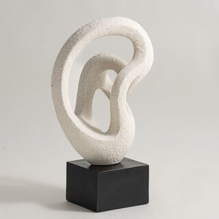Homez resin sculpture 24.8*16.3*42.5cm, offwhite