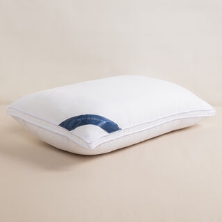 مخدة مايكروفايبر فائقة النعومة باللون الأبيض من بوتيك بلانش