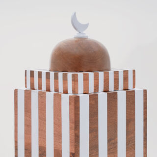 Homez Noorain Collection Decoration Item, White & Brown, 30*30*35 Cm