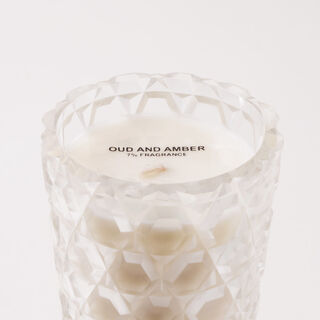 هومز شمعة زجاجية بقاعدة رخامية برائحة العود والعنبر