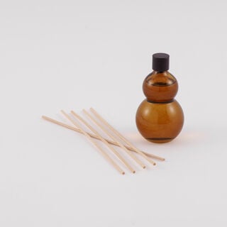 Glass reed diffuser with amber sands fragrance