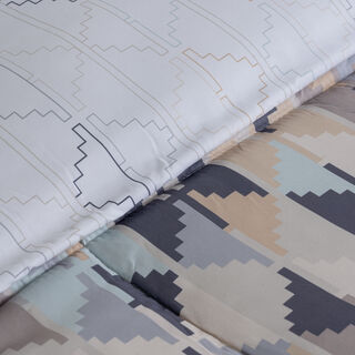 Cottage multicolor ikkat print comforter king size